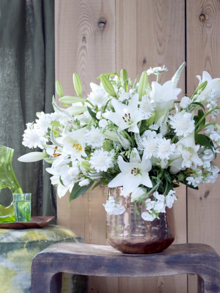 Eine besondere Geste mit Lilien - Tollwasblumenmachen.de