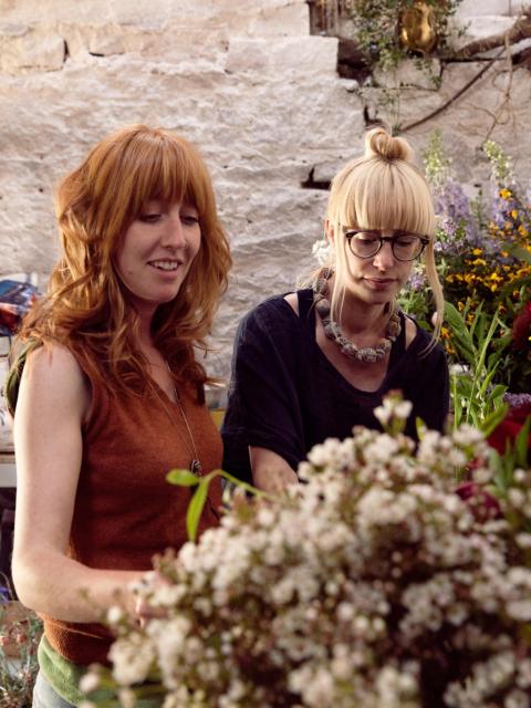 Die Floristinnen Natalya Ayers und Fiona Inglis von Pyrus - Tollwasblumenmachen.de