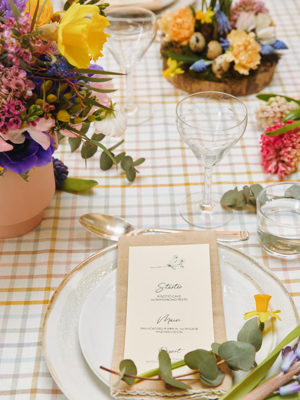 bloemen paastafel
