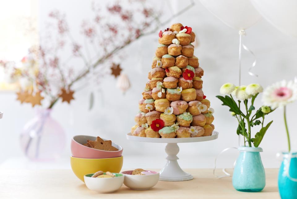 Croquembouche zu Weihnachten - Tollwasblumenmachen.de Croquembouche zu Weihnachten - Tollwasblumenmachen.de
