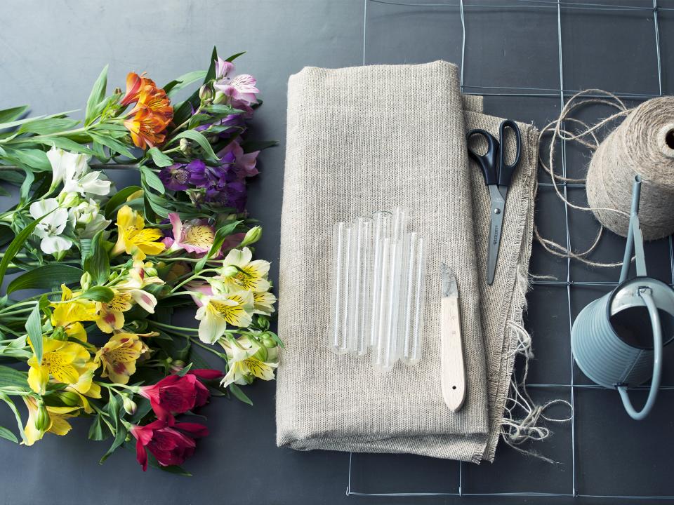 Maak een Alstroemeria gordijn, DIY! Maak een Alstroemeria gordijn, DIY! Mooiwatbloemendoen.nl
