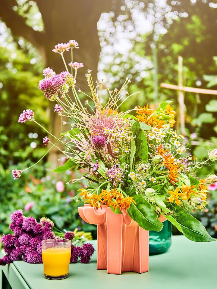 Boeketrecept: een boeket voor op de tuintafel Mooiwatbloemendoen.nl