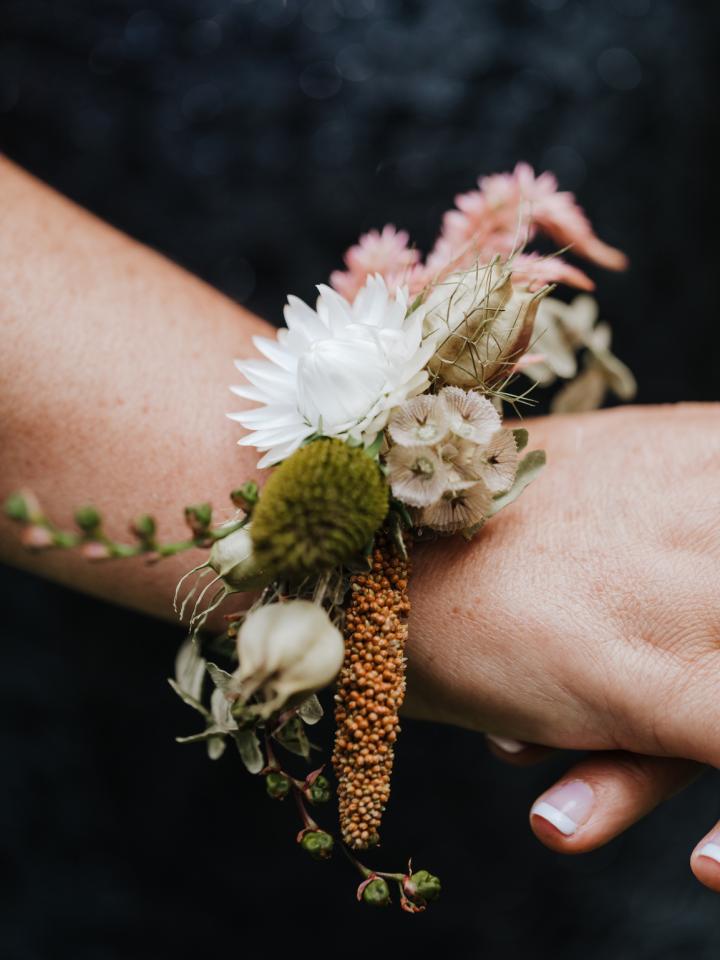 corsage bruiloft om pols