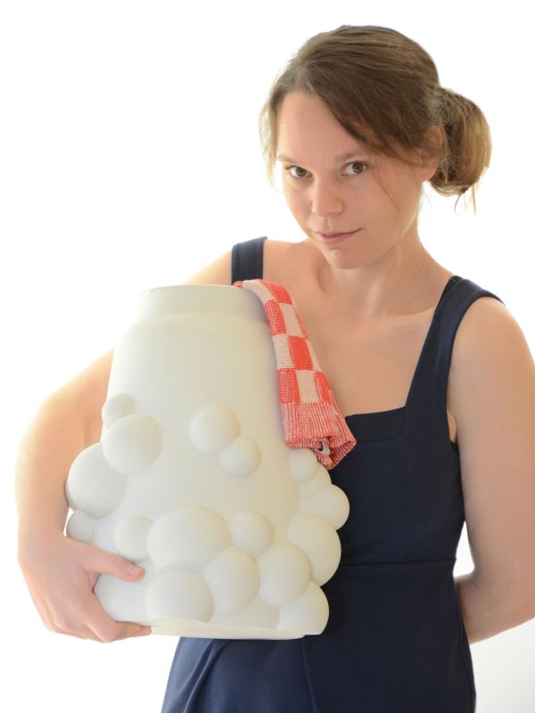Jorine Oosterhoff met haar Bubblevase