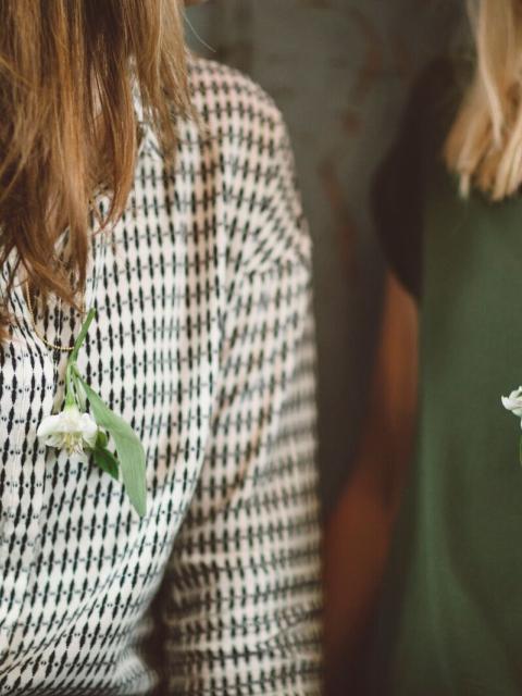 Freundschaftskette aus Alstroemerienblüten - Tollwasblumenmachen.de