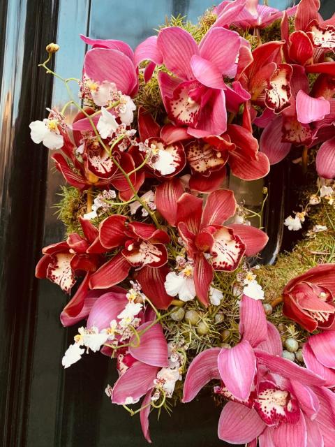 DIY: Christmas wreath with flowers by Jetteke van Lexmond | Funnyhowflowersdothat.co.uk